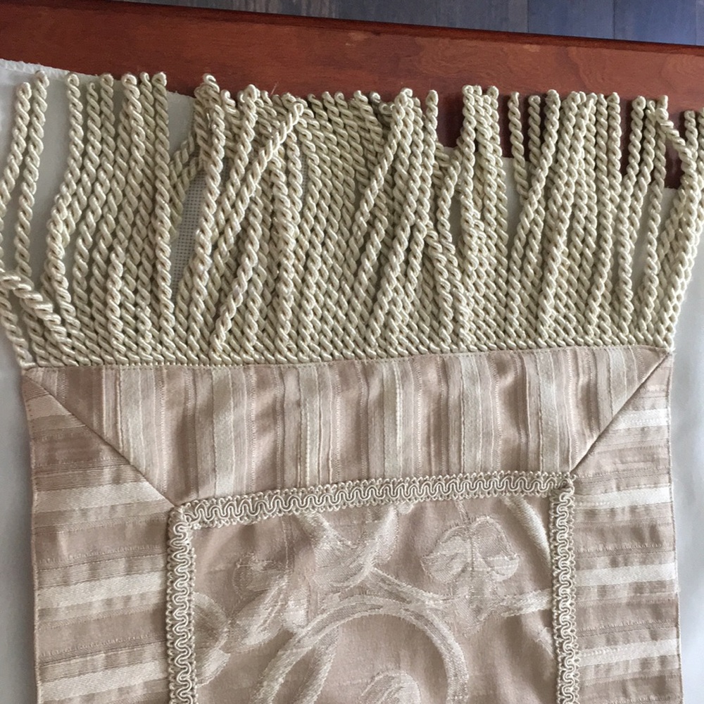 Table Runner - Picture 2 of 2